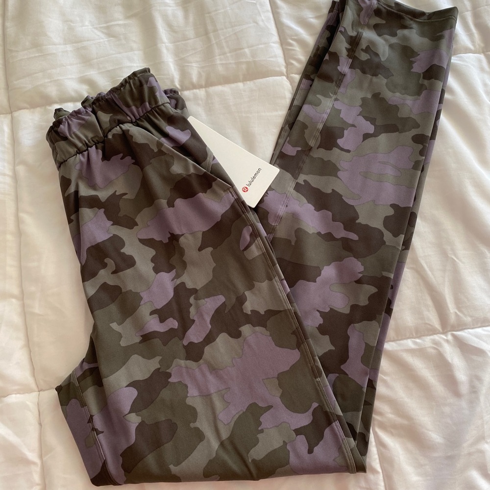 NWT Lululemon Keep Moving HR Pant
Heritage 365 Camo Dusky Lavender Multi